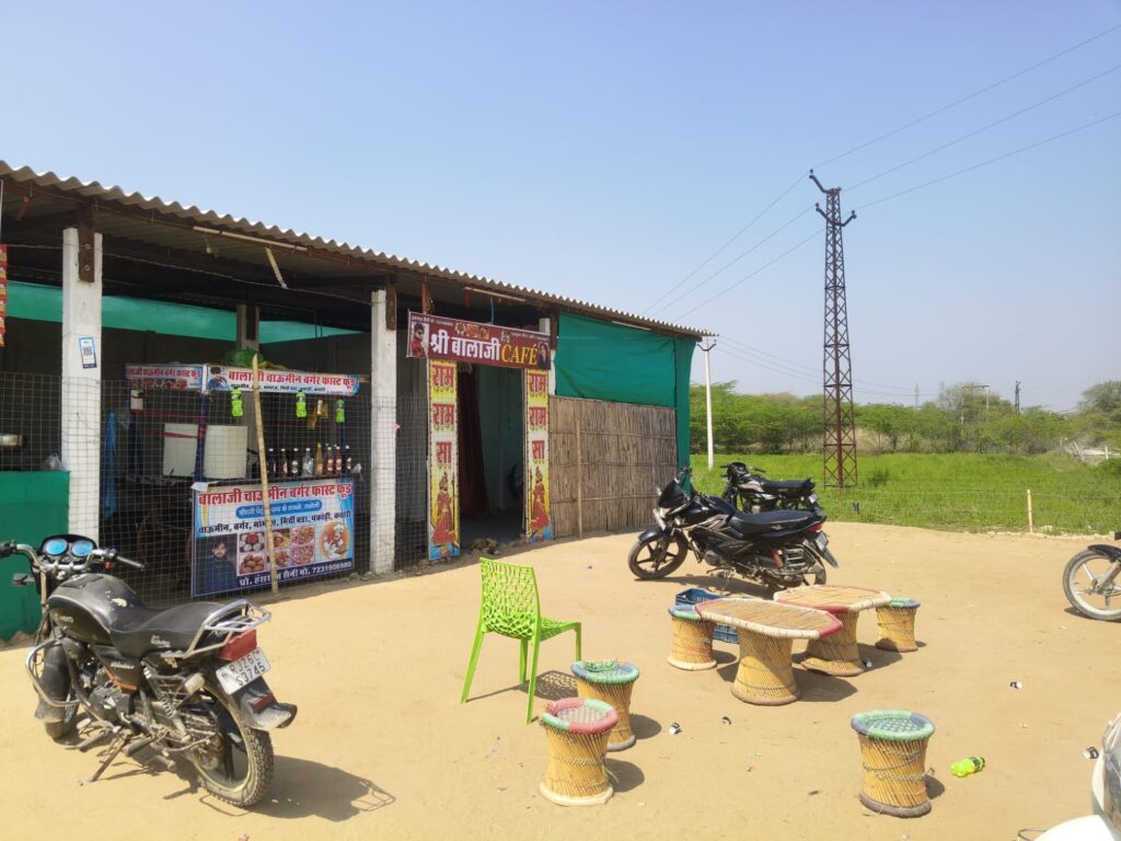 Best Cafe & Restaurant in Peeplu near Tonk. Veg food, burger, chowmein, kulhad chai, coffee. Easy reach from Banwara, Lawa, Ranoli, Borkhandi, Loharwara.